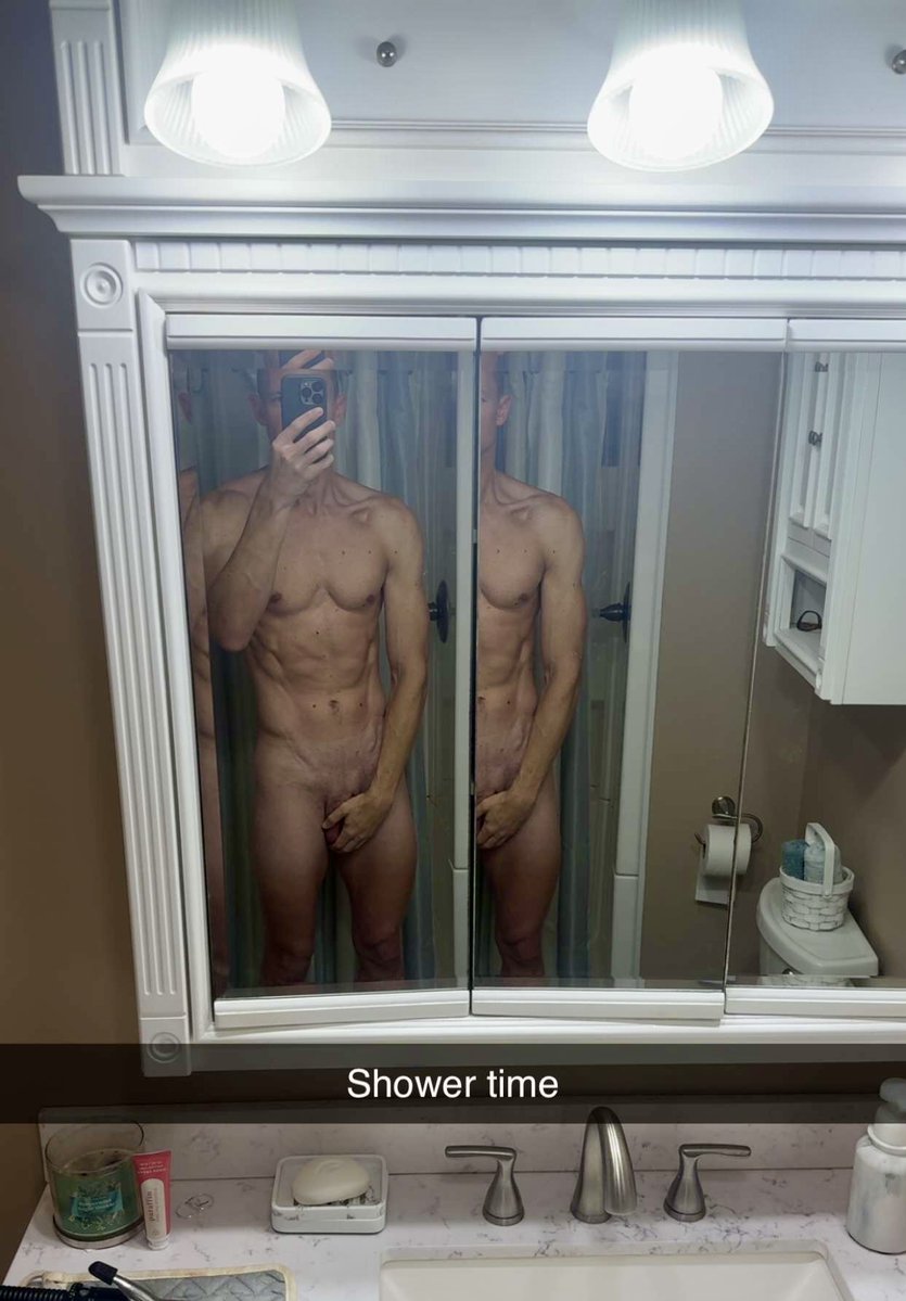 EricM9902's tweet photo. Mirror, mirror on the wall https://t.co/PwokHQ0ME6