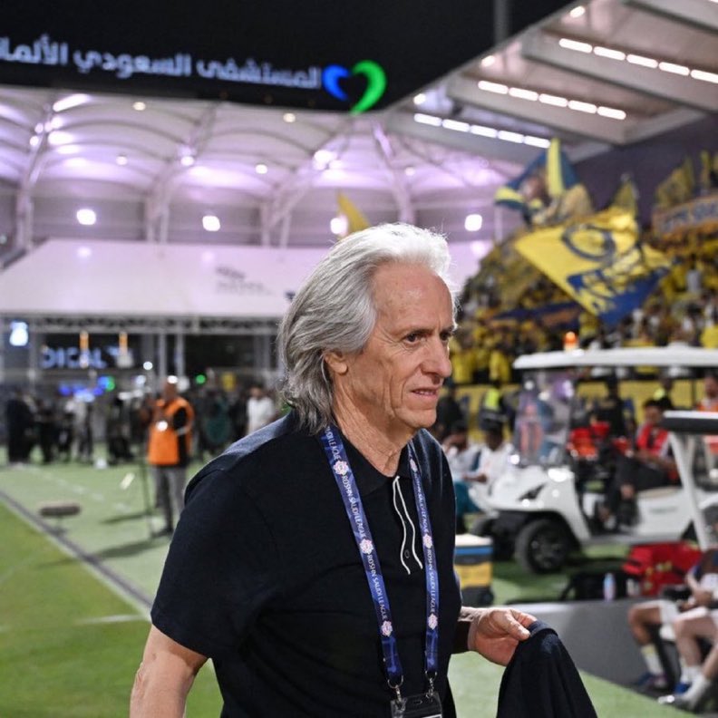 433fenerorg's tweet photo. Jorge Jesus, yeniden Fenerbahçe'yi çalıştırmak istiyor! Önceliği şu an Fenerbahçe.

(🔗@k7aled_otb) https://t.co/RX7DCHWADF