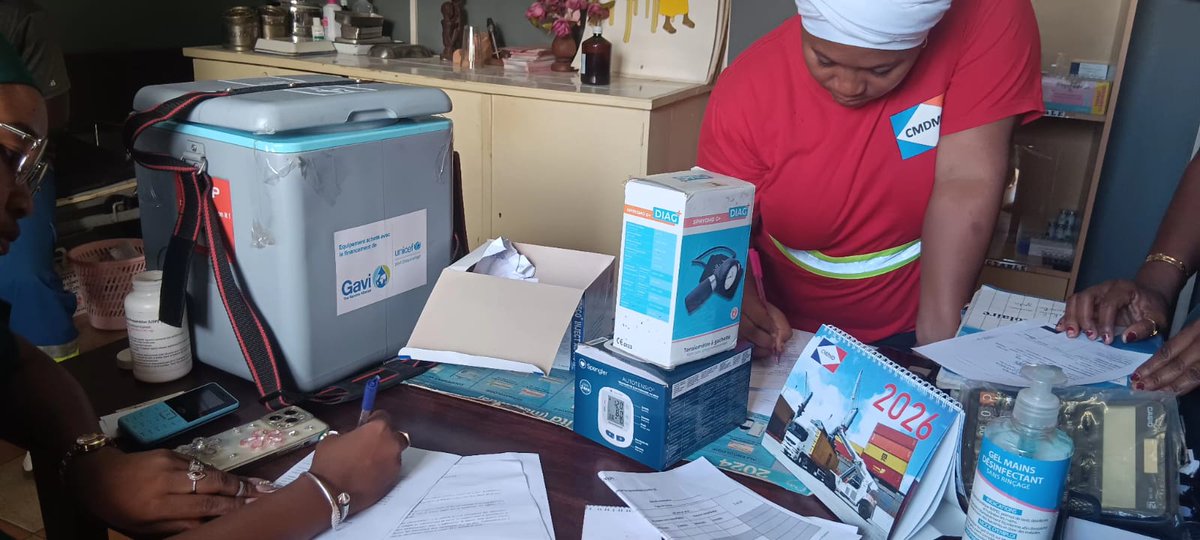 OMSMadagascar's tweet photo. 📍Antsiranana I🇲🇬 renforce la riposte contre la #Mpox.
Avec la #DRSP et le district sanitaire, l’équipe du sous-bureau Grand Nord de l’ @OMSMadagascar a mené des activités de sensibilisation sur la prévention et la vaccination.
✅ 65+ personnes sensibilisées
💉 45 vaccinées https://t.co/ncV6fnLLBM