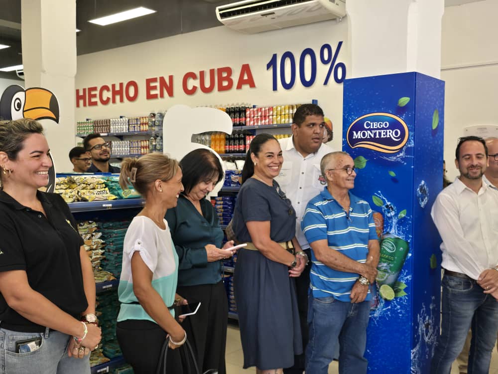 proxcorSA's tweet photo. Inaugurada tienda Hecho en Cuba , con productos 100 por ciento cubanos 🇨🇺.
#proxcorcrece 
#el_arte_de_los_dulces 
#TOCO https://t.co/UGmU6wqo2Z