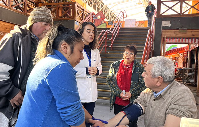 radioinsular's tweet photo. Andes Salud realiza operativo preventivo gratuito para locatarios y vecinos de la Feria de #Ancud  https://t.co/q3pOxYRd4a  #Castro #Chiloe #PuertoMontt #FelizMartesParaTodos https://t.co/yohIpN1G2t