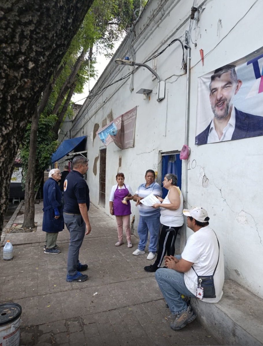 pepina777's tweet photo. La revisión de casas en riesgo permite a los propietarios conocer los peligros a los que están expuestos. Estás revisiones forman parte de un gobierno que prioriza la prevención. #MHSeDefiende @mauriciotabe @AlcaldiaMHmx https://t.co/7ybysdM3qE