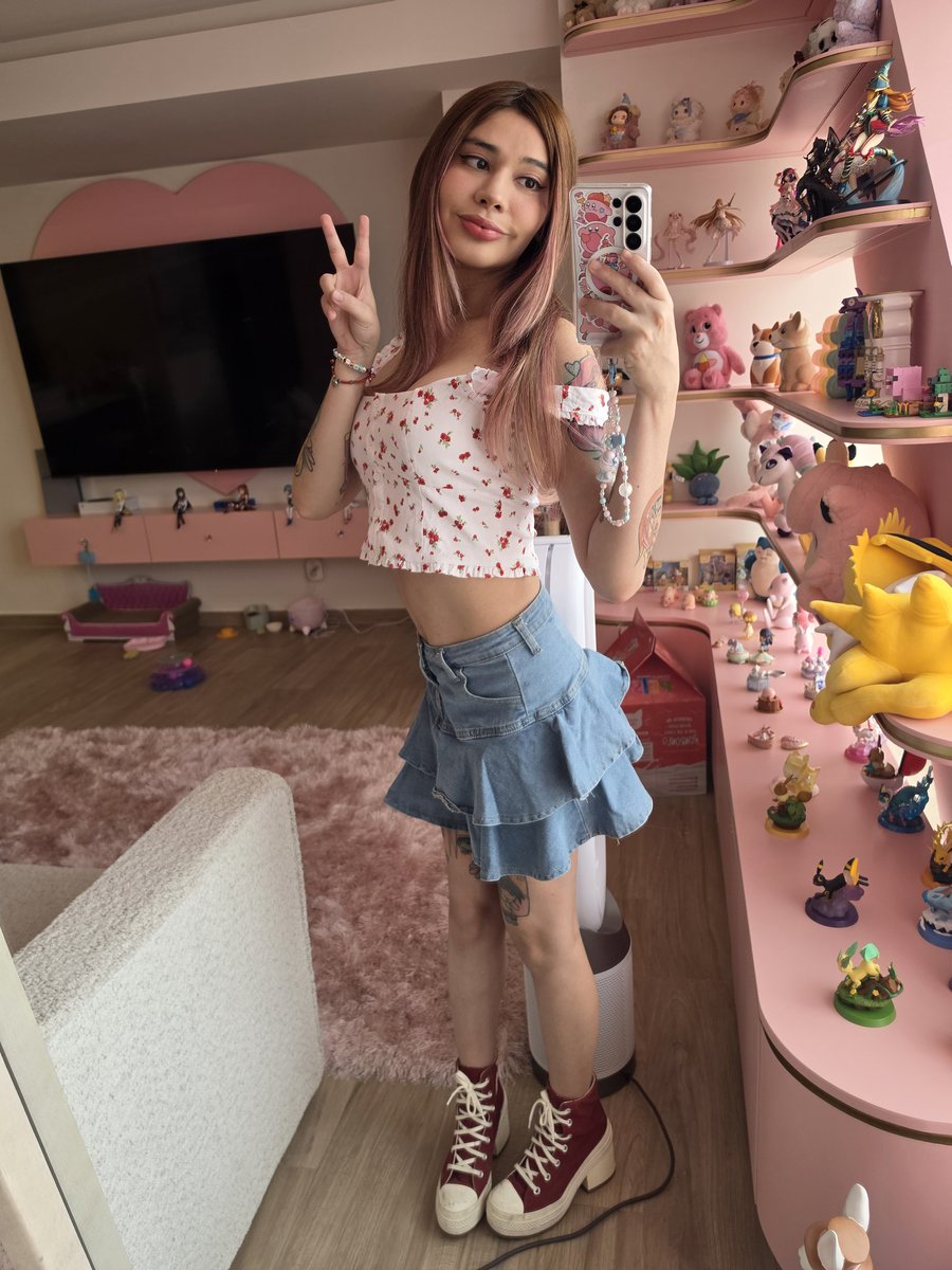 Crystal Molly tweet media