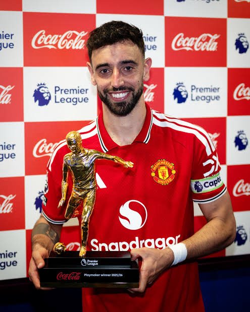 utdmax0's tweet photo. 🚨🎙️Kevin De Bruyne on Bruno Fernandes breaking the Premier League assist record:

🗣️ Reporter:
“What do you think about Bruno Setting a new Premier League assist record?”

🎙️ Kevin De Bruyne:
“Bruno the Greatest midfielder in the Premier League now. Last season, he got 18 assists, so I don’t know why everyone is surprised. He’s one of the best passers I’ve ever seen. Most of the time, it’s difficult to play against him because he already knows what to do next even before the ball gets to him.

What makes him special is his vision and timing. He sees passes that most players don’t even think about. You can press him for 90 minutes, but he only needs one second to create something dangerous. Players like that are rare in football.

People talk a lot about goals, but controlling a game with passes and intelligence is just as important. Bruno has been doing that consistently for years now, and breaking the assist record shows the level he’s playing at…”