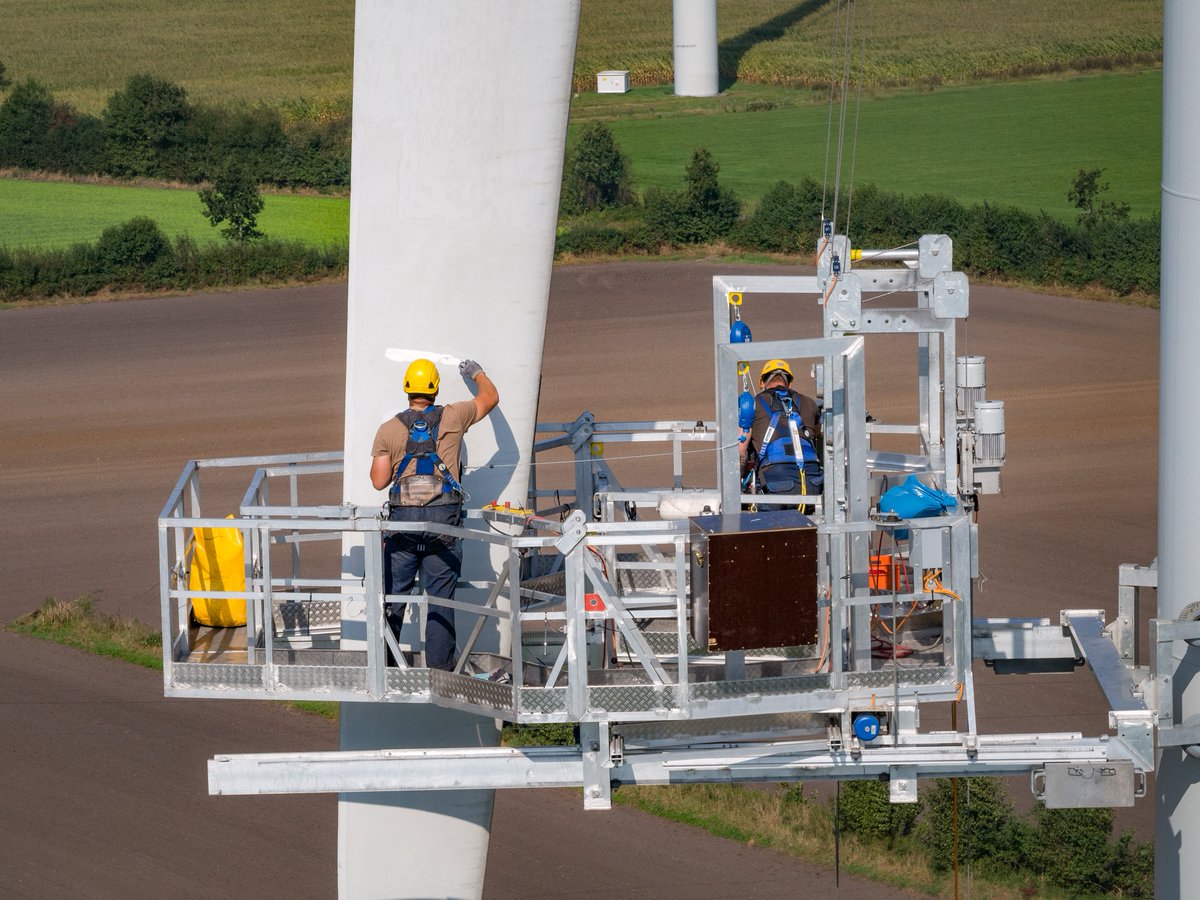 ClimateJobsIL's tweet photo. Clean energy jobs should be good jobs.  

That means prevailing wages, union representation, and real career pathways.  

That's what we're fighting for in Illinois. https://t.co/qXj2oVZAq8