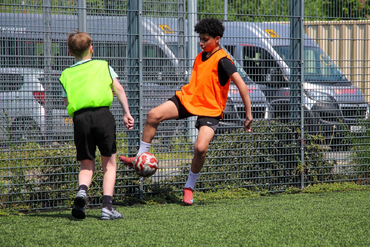 SAFCFoL's tweet photo. 𝗛𝗼𝗹𝗶𝗱𝗮𝘆 𝗖𝗼𝘂𝗿𝘀𝗲𝘀 𝗔𝗿𝗲 𝗕𝗮𝗰𝗸! 🎉☀️

It was great to welcome over a hundred youngsters to the @BeaconofLight today as our May Holiday Courses got underway 👋

Making the most of the great weather! 😄

Check out the day one action 📸👉 https://t.co/cYIGxIPbVU https://t.co/17V9WqUfwE