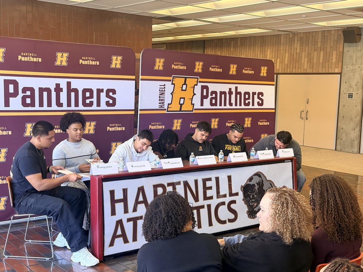 coachABerlanga's tweet photo. Seven (7) student-athletes @HMOB_Football have signed their Letters of Intent for their next stop to continue their journey #Hmob

Congratulations men, earned‼️

@efraim_macias07 @asa_sagrero99 @jjwillis_81 @Bryan64220 @MisaelSilva74 @RomePrimus @pascone_justin https://t.co/BcUO9O9593
