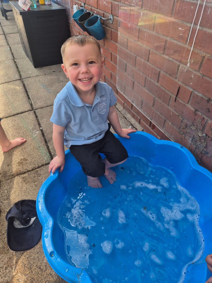 BrabynsPrep's tweet photo. Nursery have relaxed in the shaded areas of our EYFS garden today. Lots of water play has been had to help cool us down. #EYFS, #BPSNurture, #BPSNursery https://t.co/9HuPEE3CjM