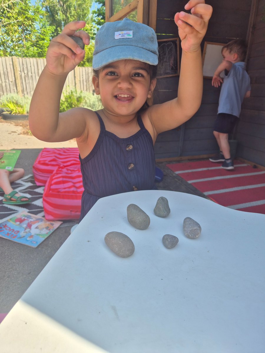 BrabynsPrep's tweet photo. Nursery have relaxed in the shaded areas of our EYFS garden today. Lots of water play has been had to help cool us down. #EYFS, #BPSNurture, #BPSNursery https://t.co/9HuPEE3CjM