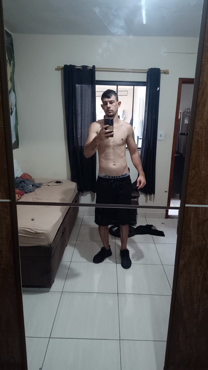 matheus7vfi's tweet photo. Cheguei da academia https://t.co/fGWR5dwR6U