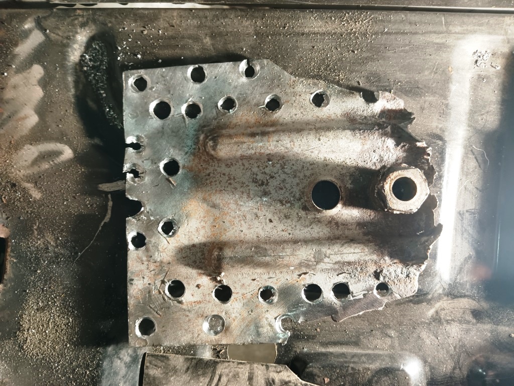 ScootersGarage1's tweet photo. We made it past the road block on Woody. Got the welded nut cut free &amp; spot welds cut. Look how many spot welds the brace had.

#projectwoody #spitfire #spitfire1500 #rustrepair #paintandbody #floorpans #bodywork #britishcars #sgrperformance #scootersgarage https://t.co/tYV5ZKYkzu
