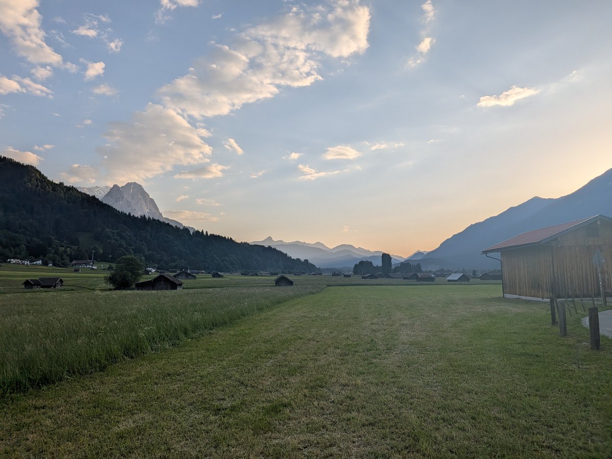 DariusPresent's tweet photo. @UnabomberYey I need to go to the Watzmann sometime soon, today was a chill one in Garmisch-Partenkirchen and the Eibsee https://t.co/5JUkEIwjsZ