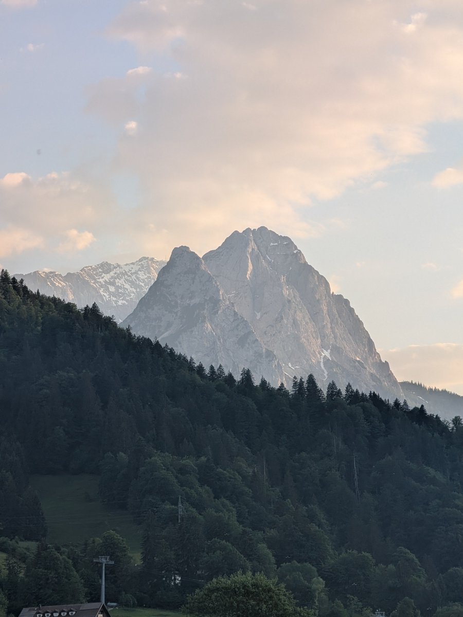 DariusPresent's tweet photo. @UnabomberYey I need to go to the Watzmann sometime soon, today was a chill one in Garmisch-Partenkirchen and the Eibsee https://t.co/5JUkEIwjsZ