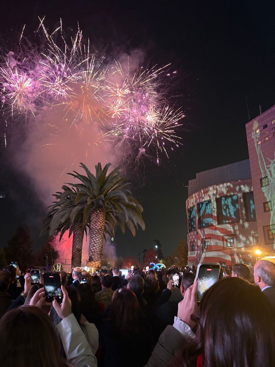 comjudiachile's tweet photo. Tuvimos la alegría de participar en la celebración de #Freedom250, conmemorando anticipadamente los 250 años de la Independencia de Estados Unidos.

Fue una instancia de encuentro junto a autoridades chilenas, representantes del mundo académico, empresarial y de la sociedad civil, donde se destacó la histórica relación entre Estados Unidos y Chile, así como los valores compartidos de libertad, democracia y convivencia.

Agradecemos la invitación a esta significativa conmemoración que también nos permitió seguir fortaleciendo vínculos y espacios de diálogo entre ambos pueblos.