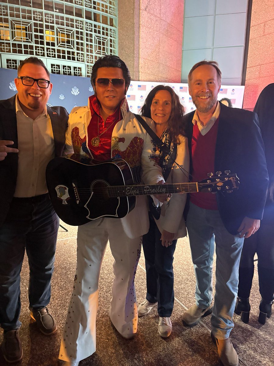 comjudiachile's tweet photo. Tuvimos la alegría de participar en la celebración de #Freedom250, conmemorando anticipadamente los 250 años de la Independencia de Estados Unidos.

Fue una instancia de encuentro junto a autoridades chilenas, representantes del mundo académico, empresarial y de la sociedad civil, donde se destacó la histórica relación entre Estados Unidos y Chile, así como los valores compartidos de libertad, democracia y convivencia.

Agradecemos la invitación a esta significativa conmemoración que también nos permitió seguir fortaleciendo vínculos y espacios de diálogo entre ambos pueblos.