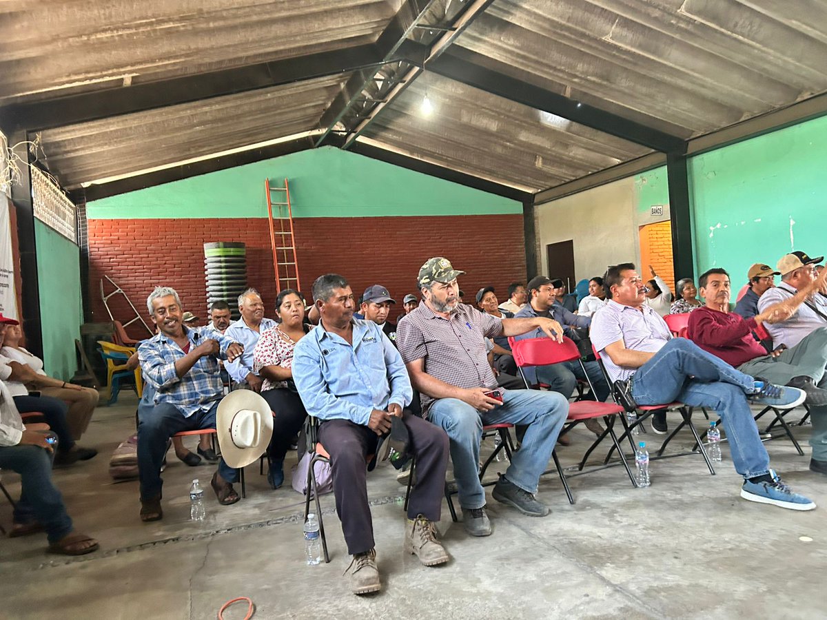 PAgraria's tweet photo. 📍 #Puebla 

Se realizó la asamblea de inauguración del Centro de Atención Agraria (CDAA) de Tilapa, con la presencia del presidente municipal. 🏛️🤝 

#CDAA #AtenciónAgraria #TrabajoTerritorial #PropiedadSocial #VidaAgraria https://t.co/Oa29puXHJj