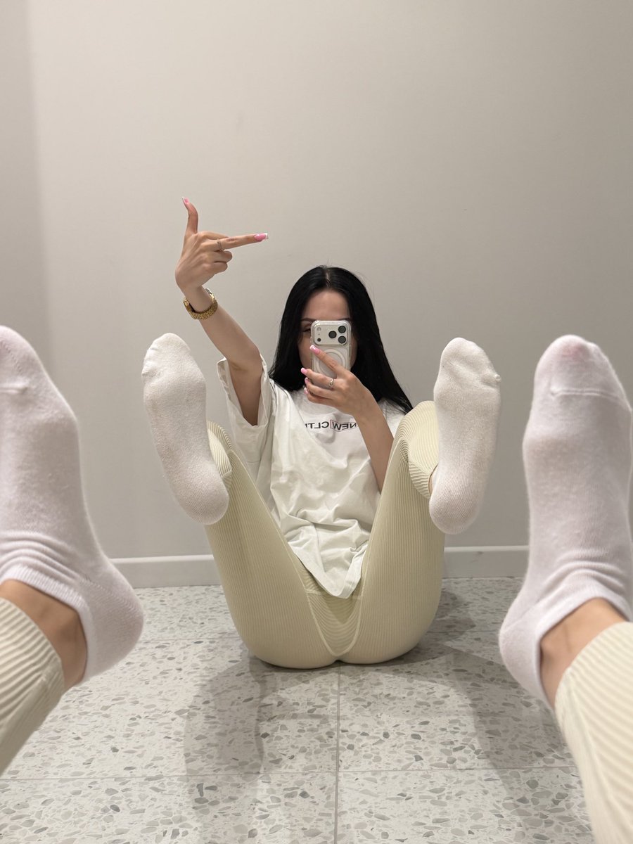 onlyfashka's tweet photo. Pathetic slaves love to bark, is that true? 😏 https://t.co/XN0TJJlscD