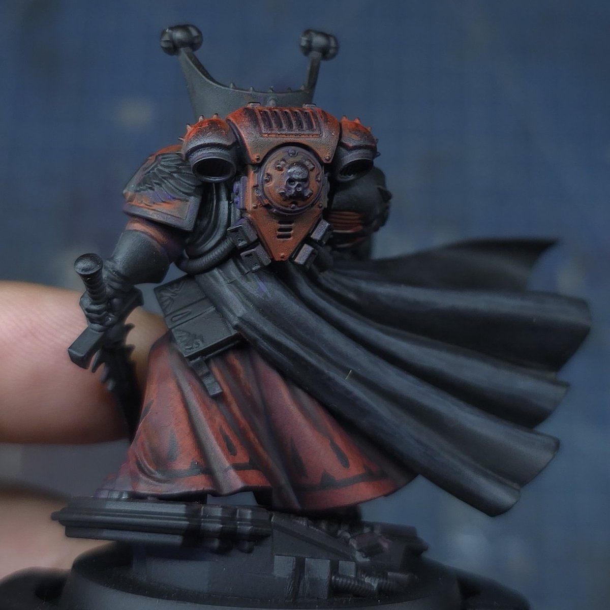 Farbencio's tweet photo. Por aqui dejo los avances en Mephiston y en el caballero del caos...espero que os guste!! 💙🫶 #warhammercommunity #twitch #stream #paintingwarhammer https://t.co/NeasO70fm4
