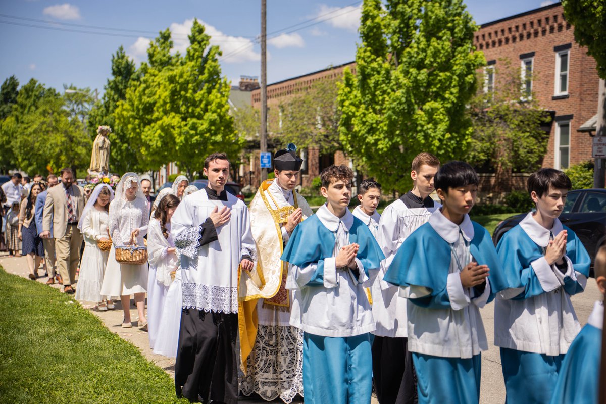 StLeoOratory's tweet photo. Marian Procession at St. Leo Oratory for the month of May, the beautiful Month of Mary! Photos by https://t.co/ze0phWLowY https://t.co/cOGbBPWNyz