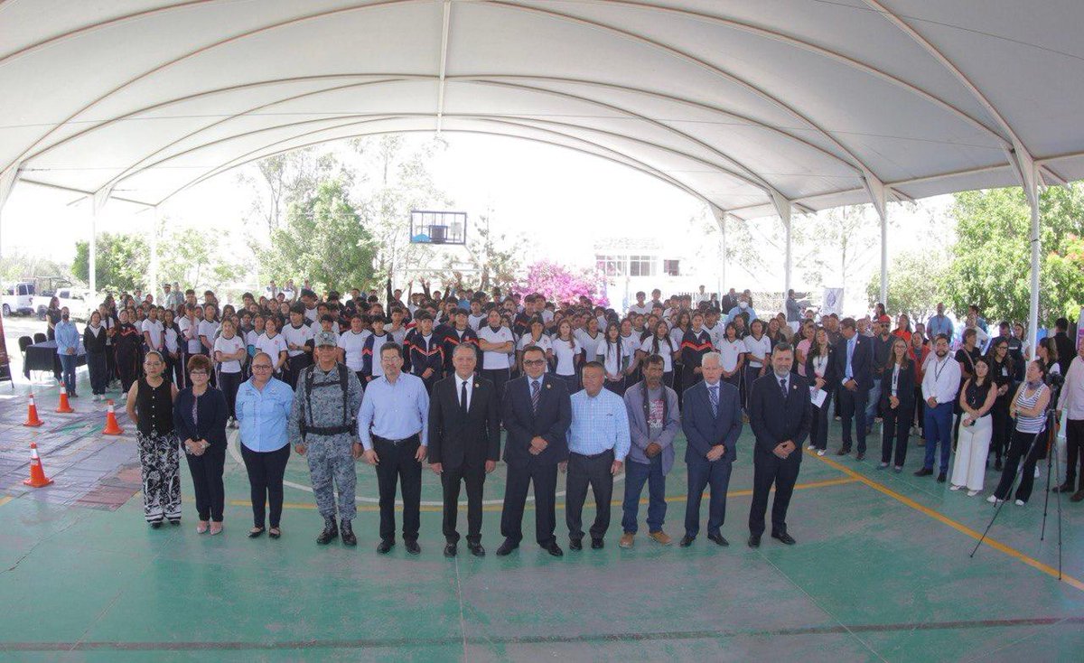 FGEGUANAJUATO's tweet photo. La Fiscalía General del Estado de Guanajuato reafirma su compromiso con las juventudes a través de la caravana preventiva “Ruta Segura: Menos Rollo, Más Apoyo”, realizada en la comunidad de La Sauceda.

Mediante talleres, dinámicas y espacios de diálogo, acercamos herramientas de prevención, acompañamiento y fortalecimiento emocional para impulsar proyectos de vida positivos en niñas, niños y adolescentes.

Seguimos construyendo una Fiscalía humanista, cercana a las personas y comprometida con el desarrollo integral de las juventudes y la atención a las víctimas.

#FiscalíaGuanajuato #RutaSegura #Juventudes #Prevención #Guanajuato #FiscalíaHumanista