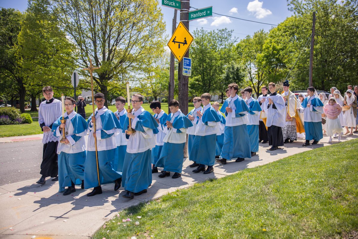 StLeoOratory's tweet photo. Marian Procession at St. Leo Oratory for the month of May, the beautiful Month of Mary! Photos by https://t.co/ze0phWLowY https://t.co/cOGbBPWNyz
