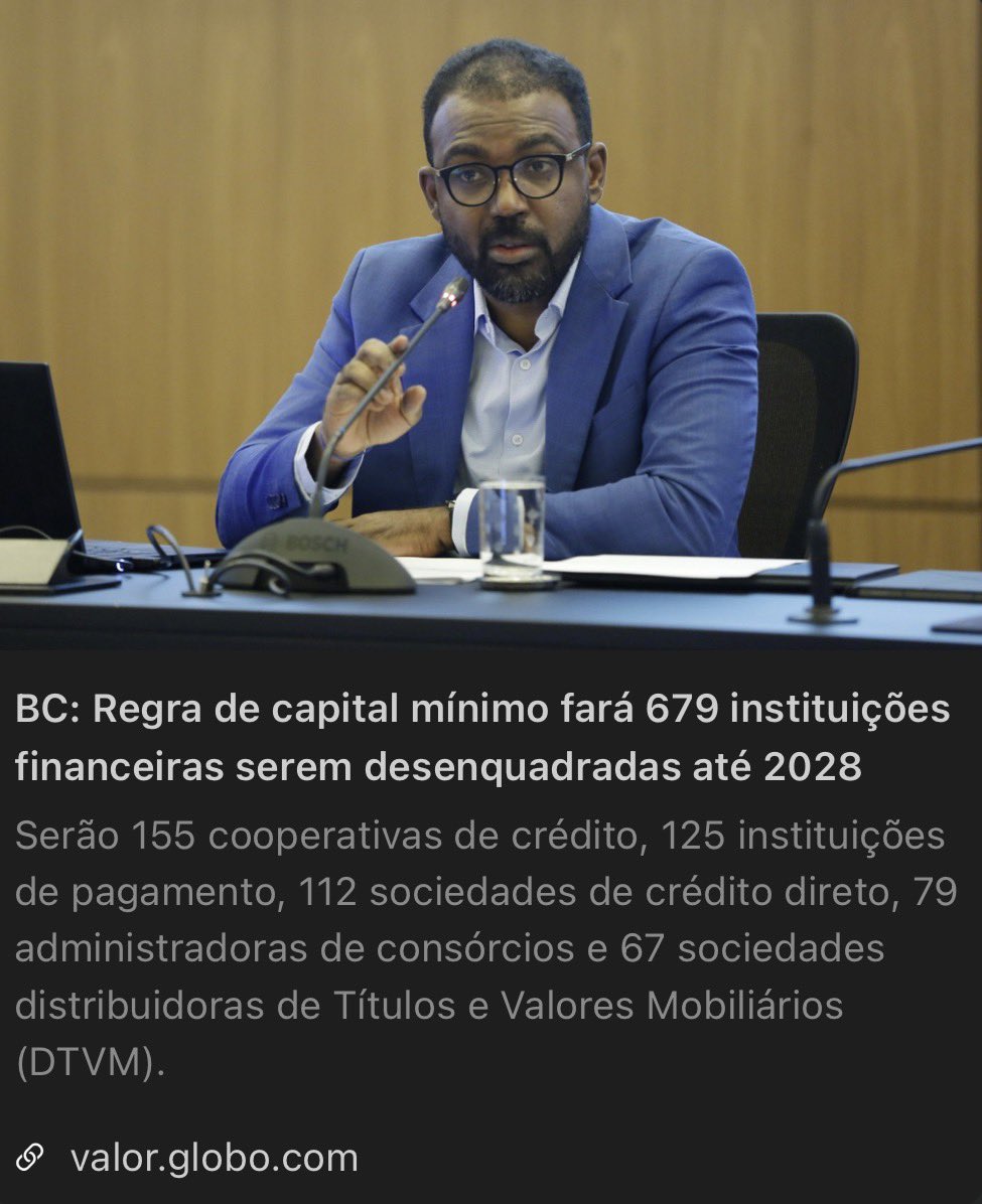 RennoGuil's tweet photo. Políticos são guarda-costas de bilionários.

Sempre que surge um “pobre” eficiente e inovador, eles debocham.

Mas, se a ideia dá certo, criam barreiras protecionistas:

“Opa! Agora vai precisar de capital mínimo para entrar nesse mercado. Sabe como é… precisamos proteger os clientes.”

E eles nem estão mentindo.

O detalhe é que não estão falando dos clientes das fintechs.

Estão falando dos clientes deles.
Os bilionários.