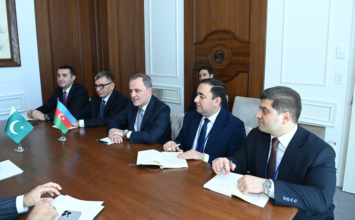 k_farhadov's tweet photo. On 26 May, during working visit to New York City, Jeyhun Bayramov, Minister of Foreign Affairs of the Republic of Azerbaijan, met with Muhammad Ishaq Dar, Deputy Prime Minister and Minister of Foreign Affairs of the Islamic Republic of Pakistan. https://t.co/kyQ2vOluT9