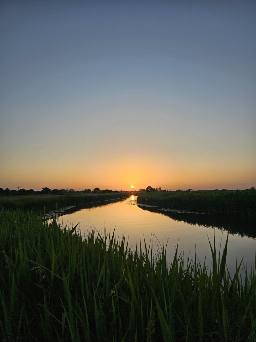 GeurtRoekel's tweet photo. Fijne avond nog en voor straks welterusten!🌞😘 @zonsondergang https://t.co/ytubzt0Ozr