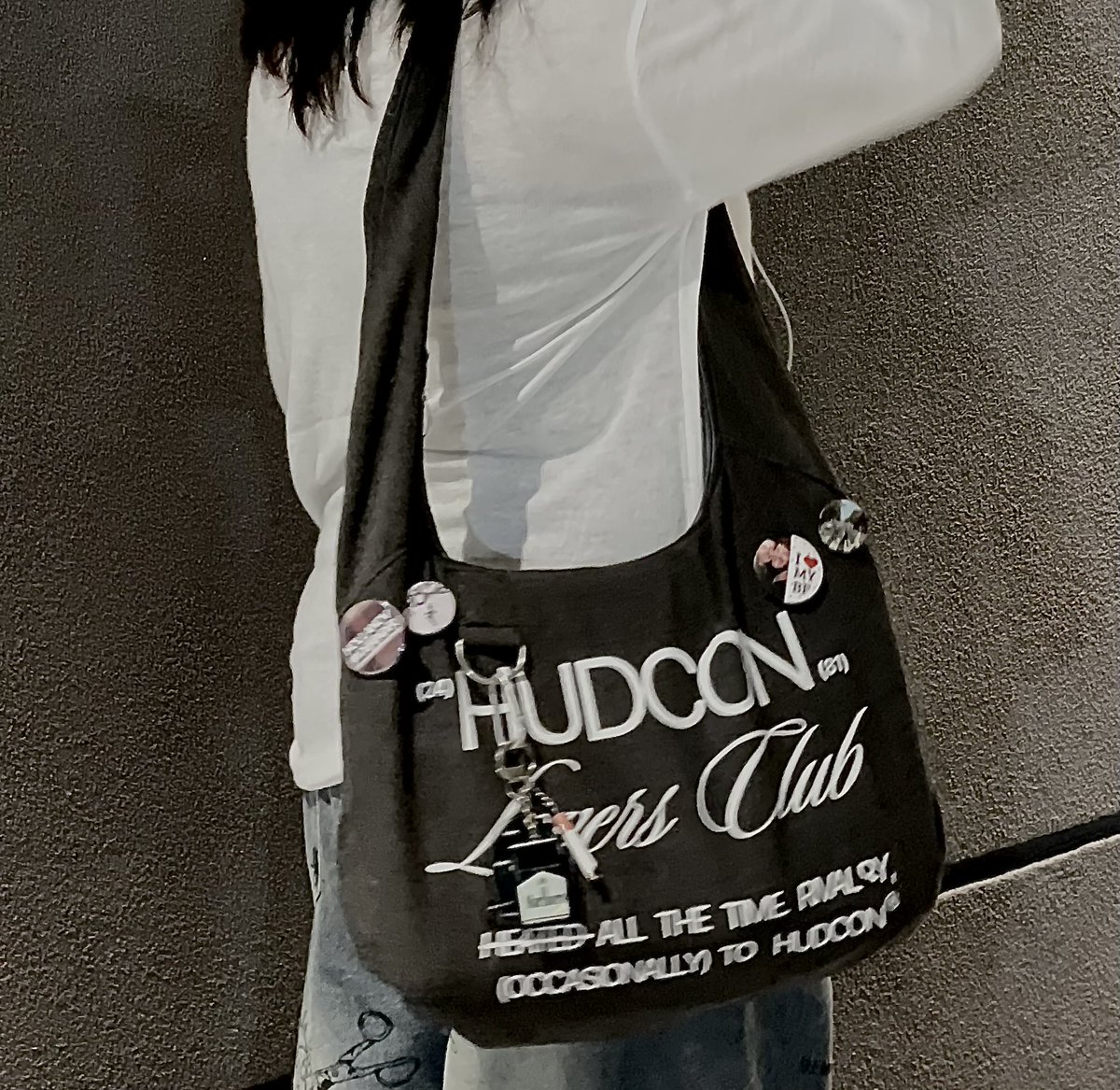 wonshicartsz's tweet photo. ˗ˏˋ⋆ ꒰mail .ᐟ ꒱.

──★ my new fave bag as a big bag (and hudcon) girly ! 

thank you @how2getlost for this cool bag! 

#urhudcome https://t.co/x38CyOdVrw