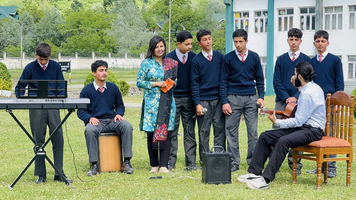 PahalgamAGPS's tweet photo. Team AGPS Pahalgam wishes everyone Eid Al Adha Mubarak 😍🎉. May this Eid bring happiness and prosperity in your lives. @ChinarcorpsIA @NorthernComd_IA @JandKTourism @diprjk @PIBSrinagar @PIB_India @MinOfCultureGoI https://t.co/bFq1vV5Wdt