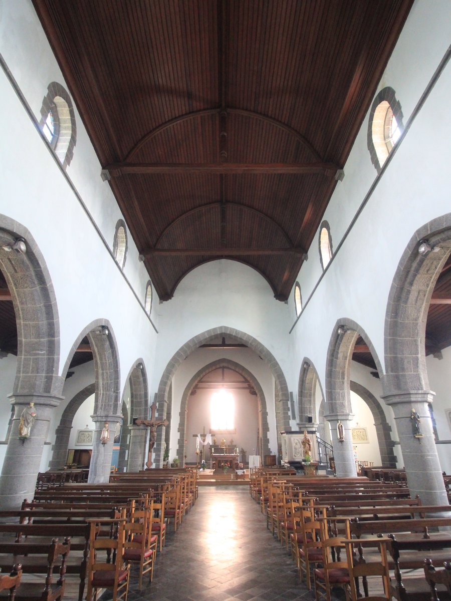 ThomasGreck's tweet photo. La très belle église Saint-Rémy de Heure-le-Romain, enfin visitée après 3 tentatives. Vaisseau néogothique d'une grande justesse archéologique, architecte Auguste Van Assche, 1893-1908. Très lumineuse malgré la relative modestie des percements. #wallonie https://t.co/AnjuLmTPt7