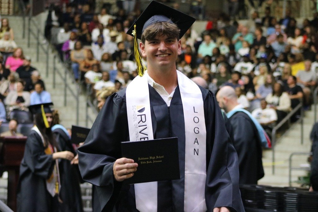 RHS_Senators's tweet photo. 🎓 Senator smiles were everywhere during graduation, and we’re still smiling, looking back at these moments. #ClassOf2026 made Saturday unforgettable. Take a moment to revisit scenes from the ceremony. 🎓 #PCSSDproud #WeAreTheSenators https://t.co/5kkElVhB0J