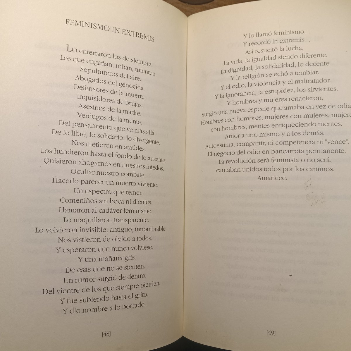 caponegato's tweet photo. Tengo la suerte de poder leer a gente que adoro. Es suerte tener a personas  como @palomall Paloma Linares que te hacen no olvidarlo. Gracias por tu compromiso incansable # @shangay https://t.co/UxPpwab8Ic