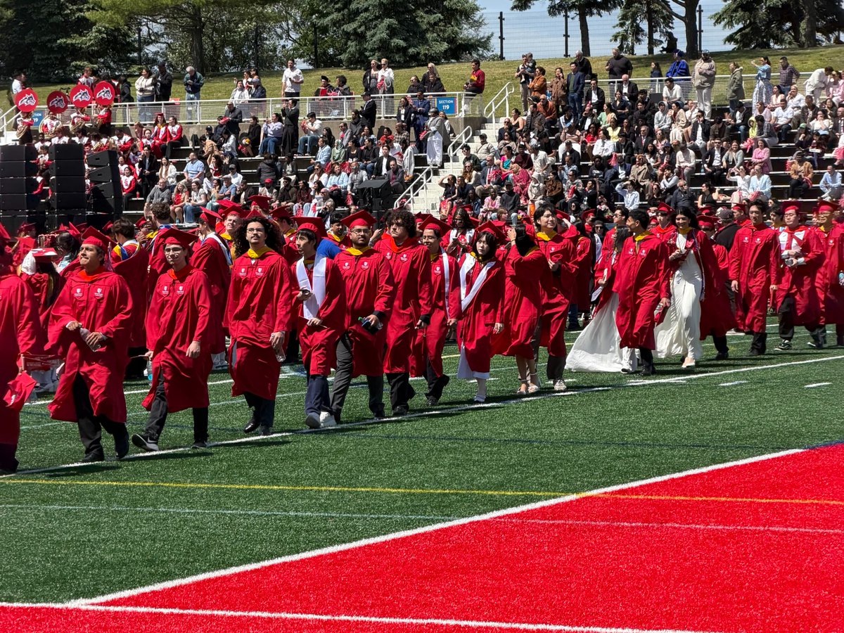 CEASSBU's tweet photo. Congratulations to all engineers and applied scientists on graduation! 🥳🎓

CEAS the day!

Read about the 66th Main Commencement: https://t.co/gPNIZS6RgG

#BeTheFuture #Classof2026 #StonyBrookU https://t.co/9OE7I0QcZ9