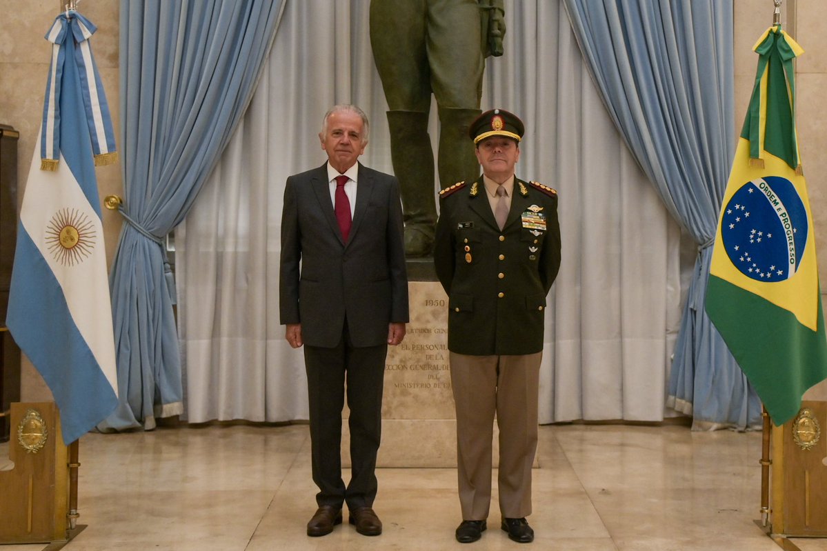 Ministerio de Defensa tweet media