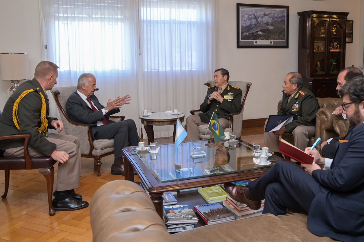 Ministerio de Defensa tweet media