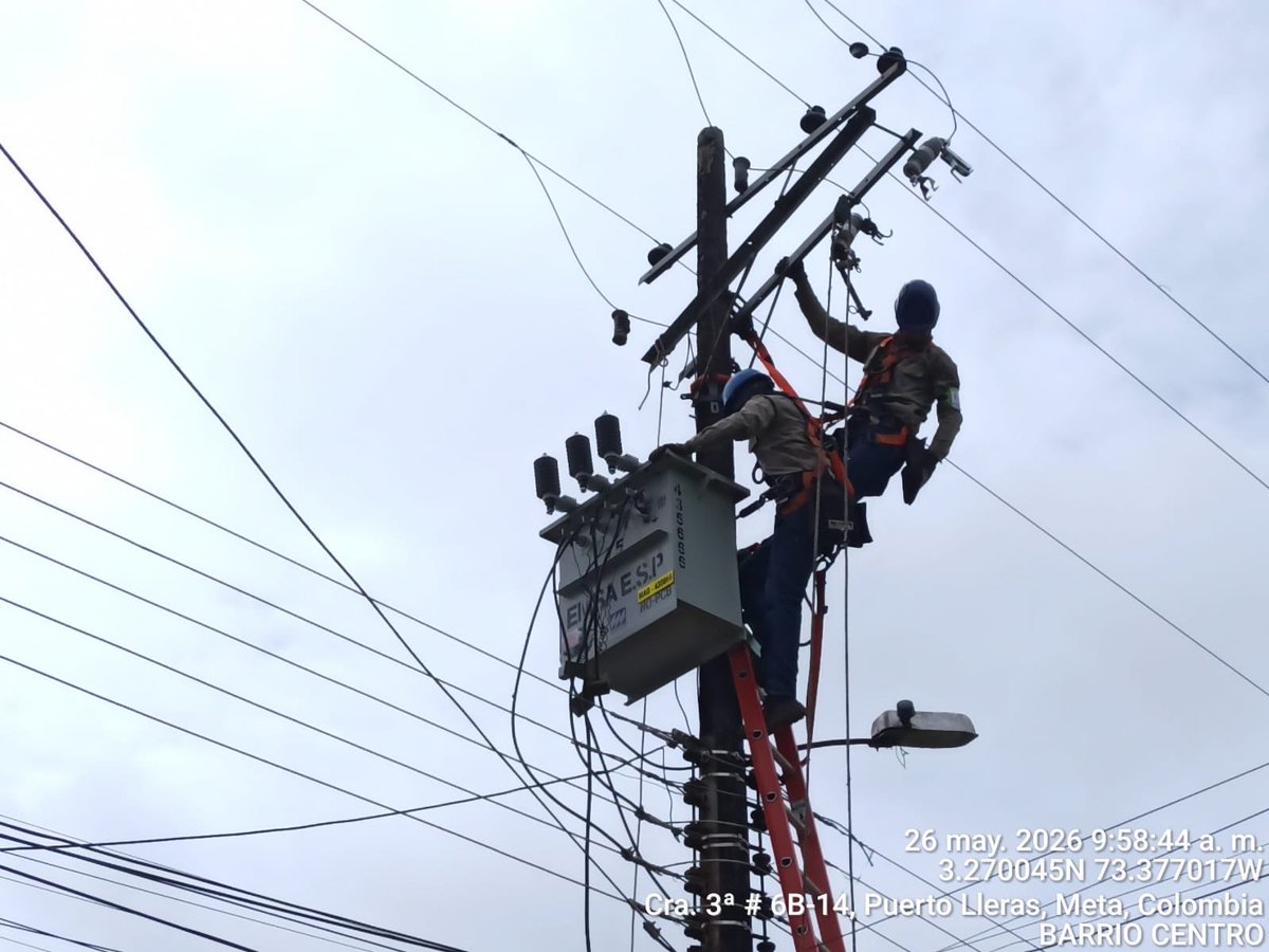 emsa_esp's tweet photo. Cumpliendo con nuestro cronograma de actividades programadas, personal operativo de la Electrificadora del Meta realiza actividades de mantenimiento preventivo en el municipio de Puerto Lleras.
En emsa, reafirmamos el compromiso para ofrecer un mejor servicio. https://t.co/v0ceqdQIAn