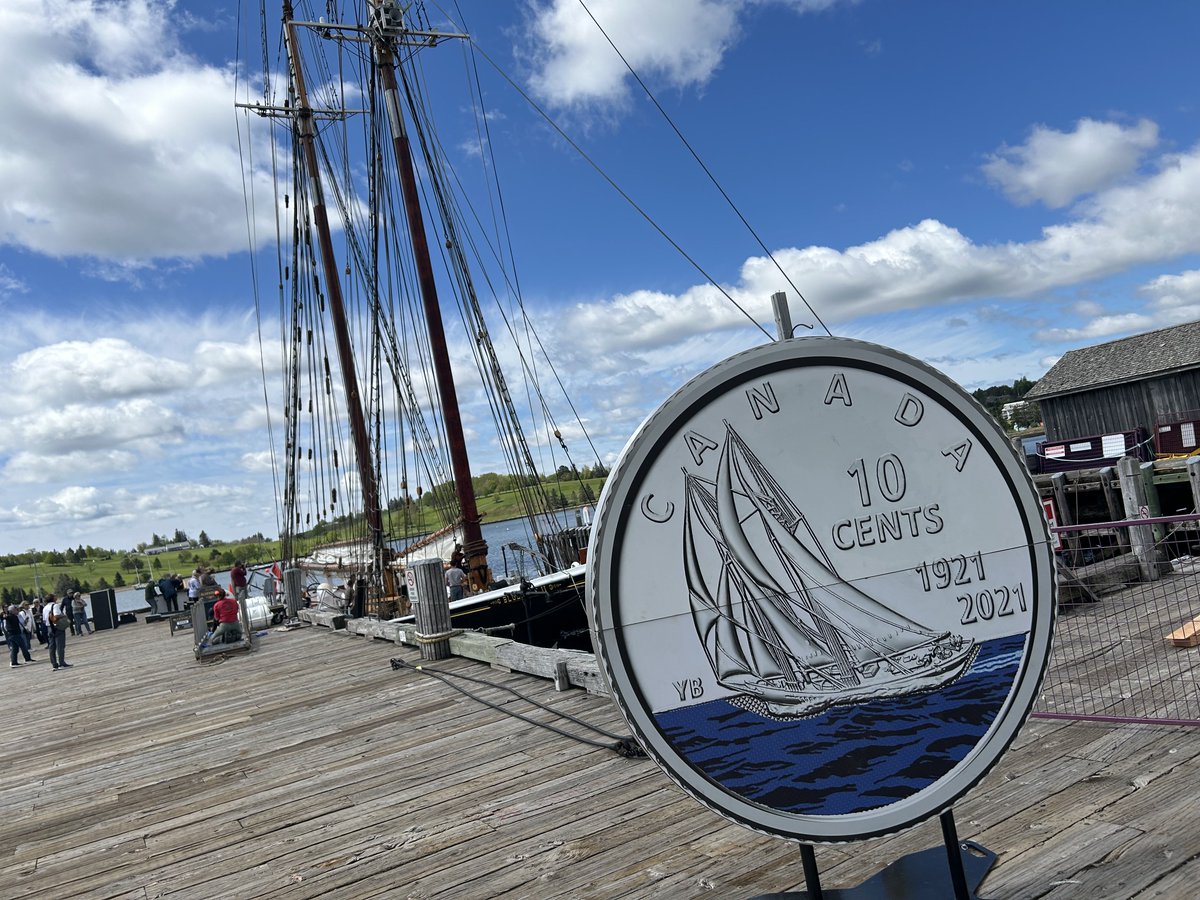 stickie444's tweet photo. Bluenose II https://t.co/NwiKZ8FhCv