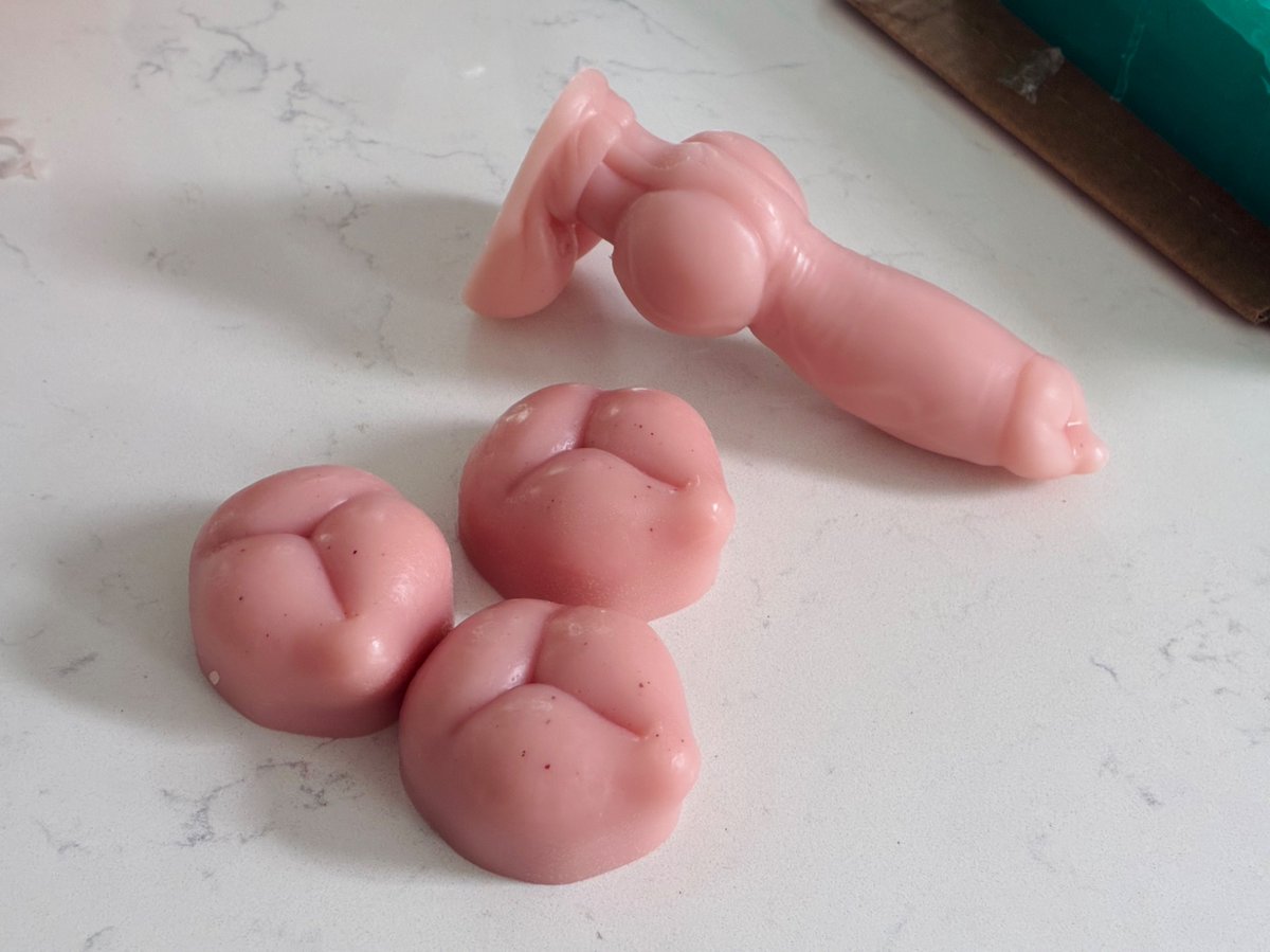 HumbleMerchantD's tweet photo. Custom soap set order fresh out of the mold 

Fragrance chosen: “In Heat” https://t.co/wQ3qKWt3nt