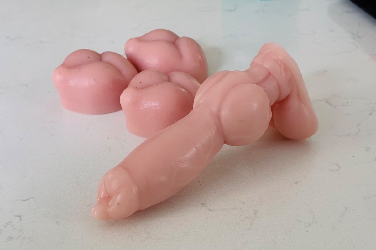 HumbleMerchantD's tweet photo. Custom soap set order fresh out of the mold 

Fragrance chosen: “In Heat” https://t.co/wQ3qKWt3nt