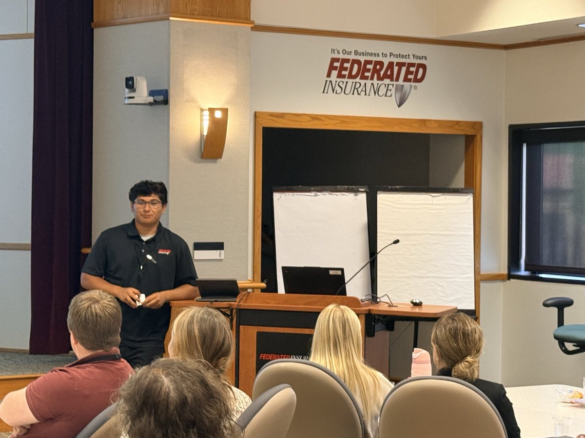 bcolemancareers's tweet photo. Owatonna High School and Area Learning Center students held their final presentations about internships at Federated Insurance . Thank you Federated for this wonderful opportunity for students to gain real world experience. https://t.co/wMZi2exBfj