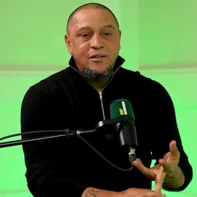 footballcritix's tweet photo. Roberto Carlos: "12 yaşındayken çiftlikte sol bacağımın üzerinden traktör tekerleği geçti. Doktorlar bir daha yürüyemeyeceğimi söyledi. Babam aylarca sol bacağımı zeytinyağı ile ovdu. Kaslarım o kadar sertleşti ve güçlendi ki, o imkansız frikik gollerini o kazaya borçluyum." https://t.co/Yn07u9qgDa