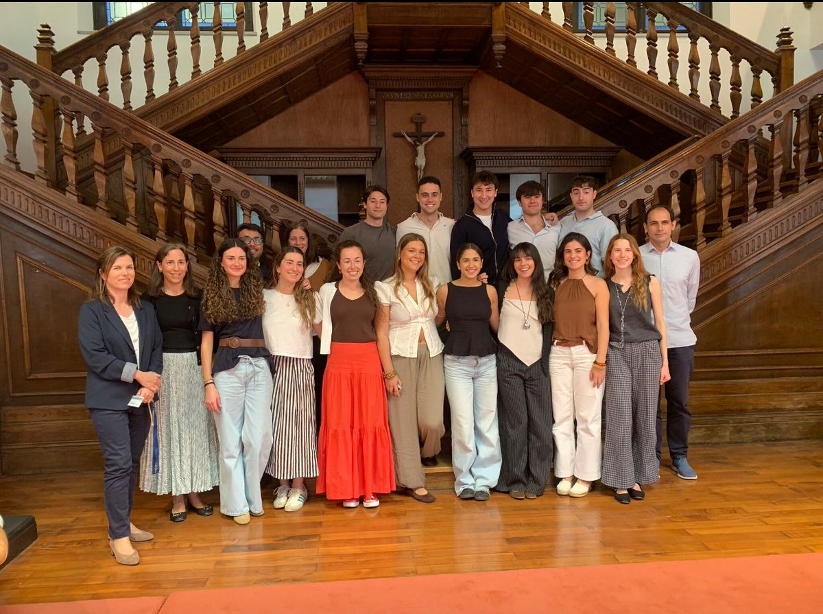 Asier_68's tweet photo. Un año mas, celebramos la despedida de la promoción 2026 de @deustoDBS 
¡Enhorabuena a todos!
¡Nos vemos en los eventos de @AlumniDBA !
👏 https://t.co/JdFQof0OXP https://t.co/EedxtVe4OY