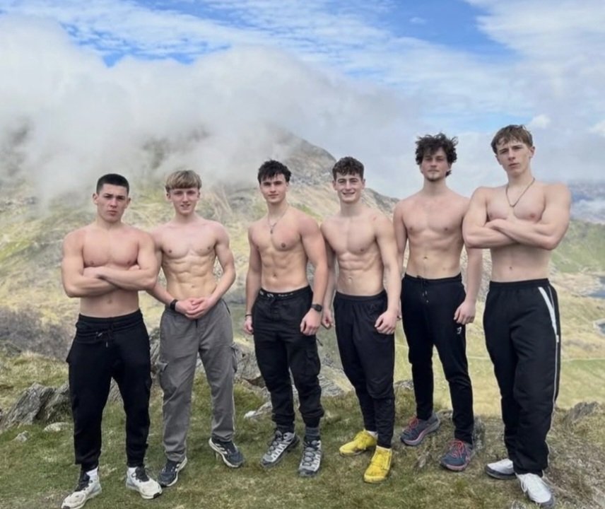 UK&IRISH FIT LADS tweet media