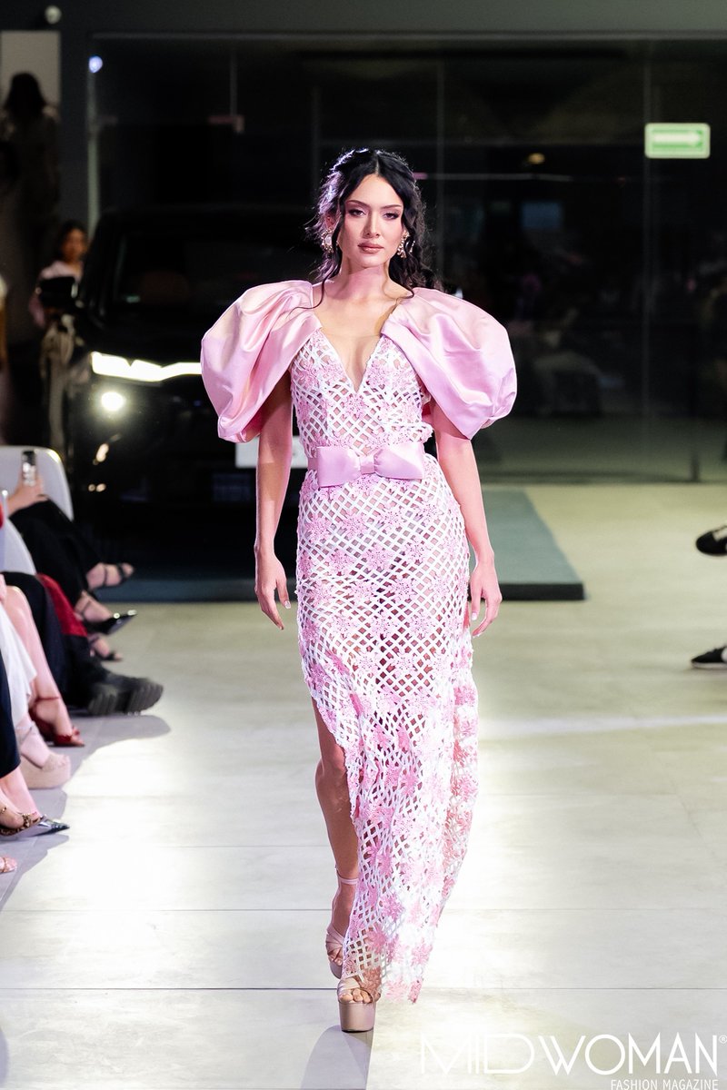 MidWoman's tweet photo. JAIRO JIMENEZ Y JUAN CARLOS SOSA X GAC PENÍNSULA 👗🚘
Como parte de la revelación del primer SUV híbrido de la concesionaria de automóviles GAC Península, Jairo Jiménez y Juan Carlos Sosa revelaron colecciones de archivo en una noche donde la moda y la tecnología se hermanaron 👏🏻 https://t.co/JKFZb3kTZH