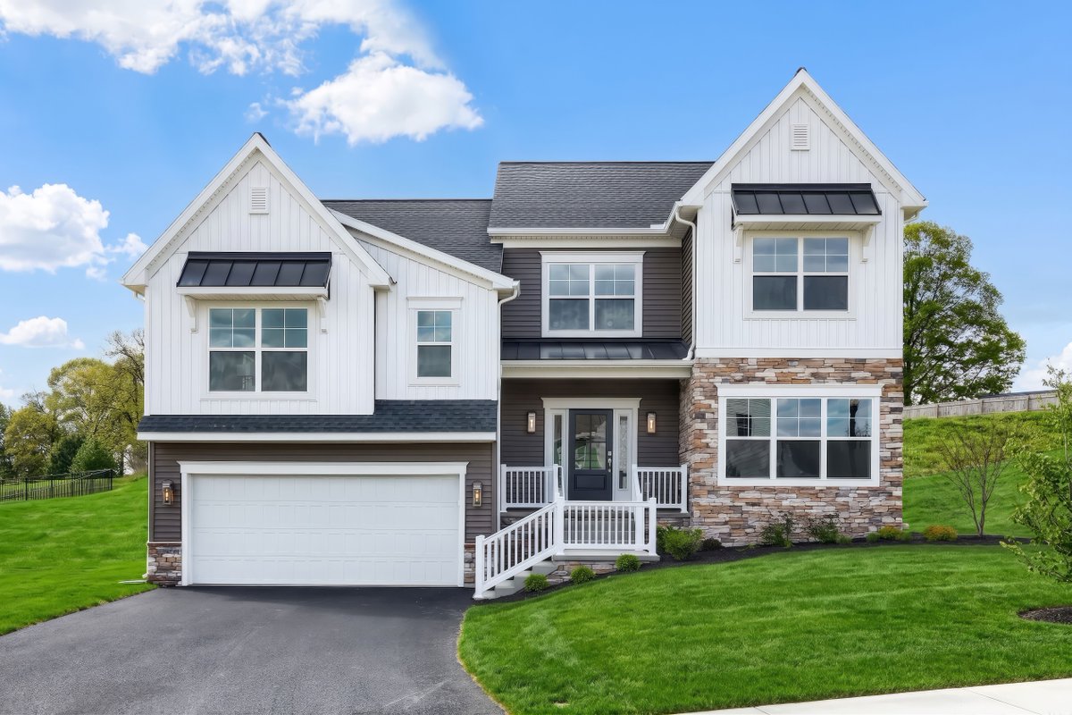 OwnALandmark's tweet photo. 🛏 4 Beds | 🛁 2.5 Baths | 📐 2,896 Sq. Ft.
Now available: 15 Vista Ct, Lititz, PA! Benson floor plan with main-level owner’s suite + 3 beds, full bath &amp; flex space upstairs. Don’t miss it; schedule your tour: https://t.co/GCUfvZJn4X https://t.co/yjXHx0AGwG