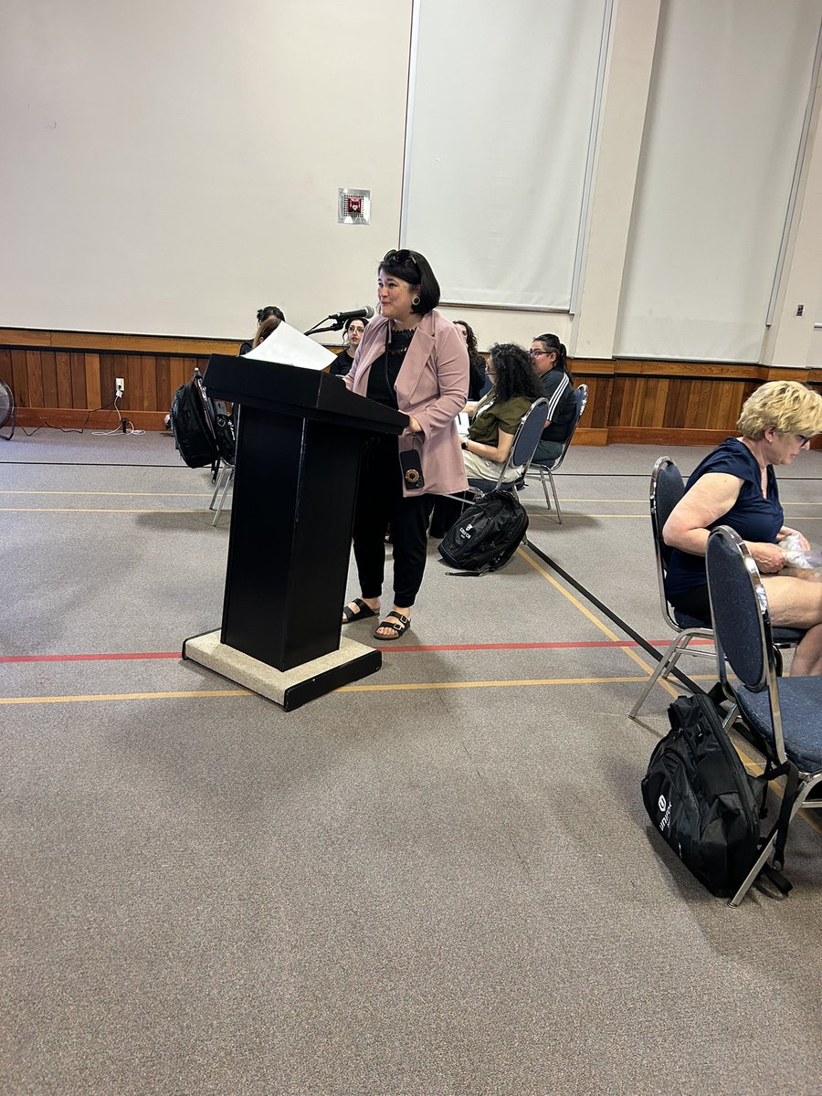 Unifor2002's tweet photo. Hi everyone! 👋
Day Two of our Union Convention is in full swing — and it’s all about resolutions today!
Here are some of our dedicated delegates making their voices heard at the mic. Strong discussions, important votes, and real union democracy in action. 💪#unifor2002 #unifor https://t.co/vqBIBmnda4