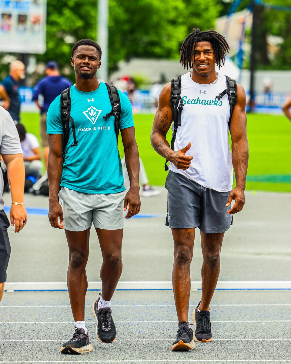 SeahawkTFXC's tweet photo. focused and soaking it all in 🎽👟

#TidalTown https://t.co/k02BysAzrV