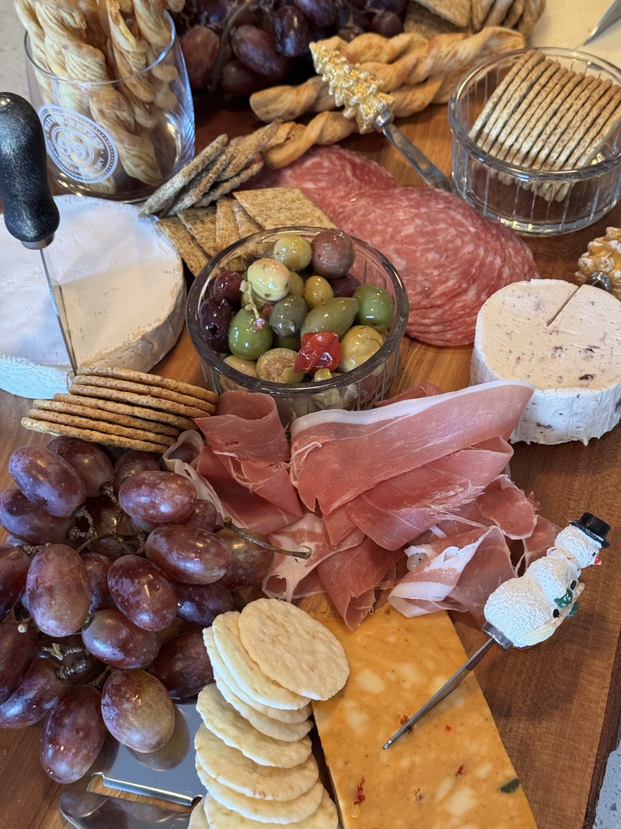 VisitNovato's tweet photo. The North Bay isn’t just home to world famous wine country. You can also find some of the Bay Area’s finest cheesemakers here. Explore The California Cheese Trail during your visit to Novato! #visitnovato https://t.co/RDzeiUPCYd https://t.co/4WIMaG2mBh