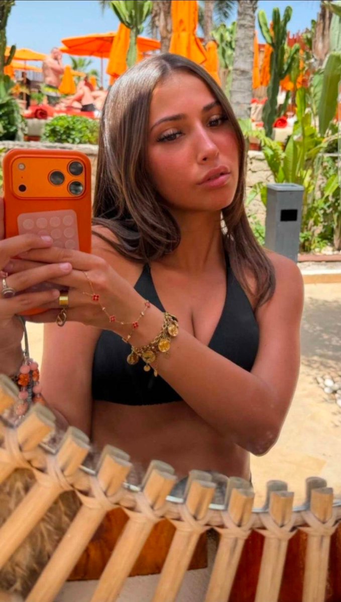 𝐑𝐄𝐈𝐍𝐄 𝐄𝐒𝐏𝐄𝐑𝐀𝐍𝐂𝐀 ♛ tweet media